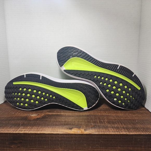 NIKE - Air Winflo 10 Men's Running Shoes - Size: 11 - Picture 4 of 15